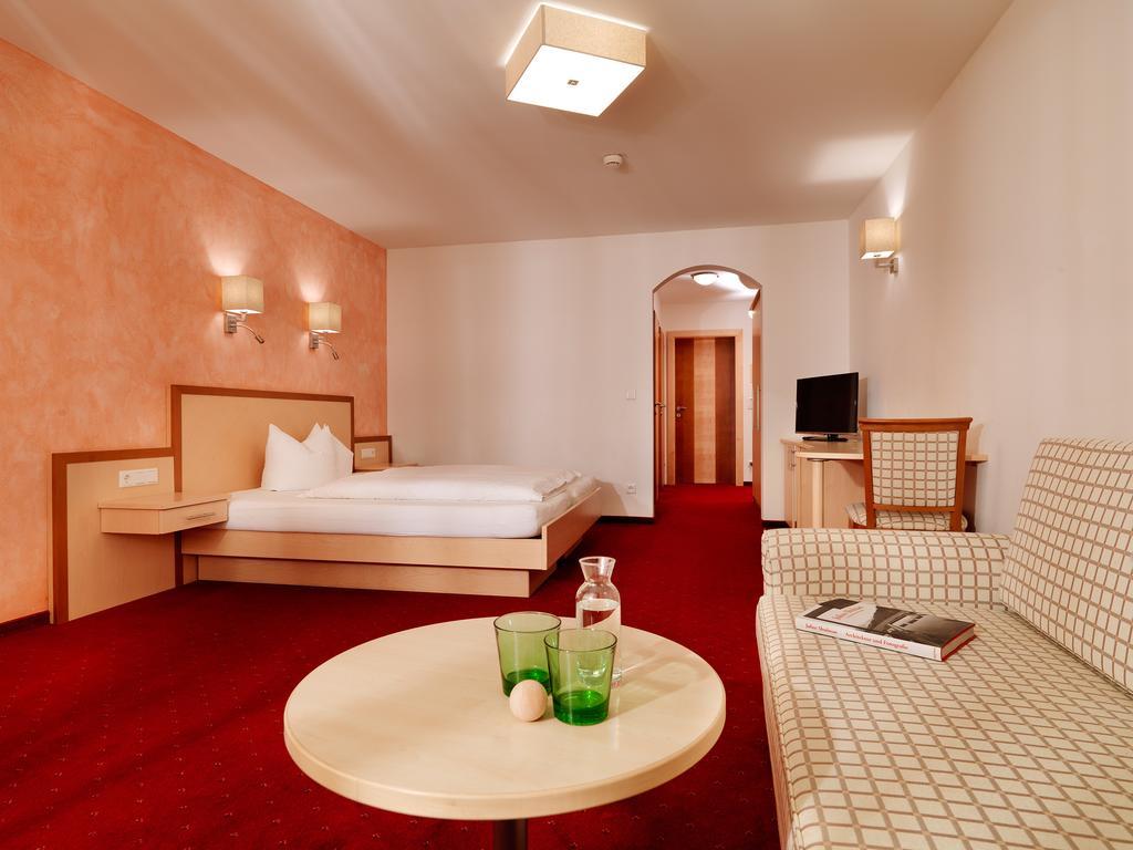 Posthotel Strengen Am Arlberg Phòng bức ảnh