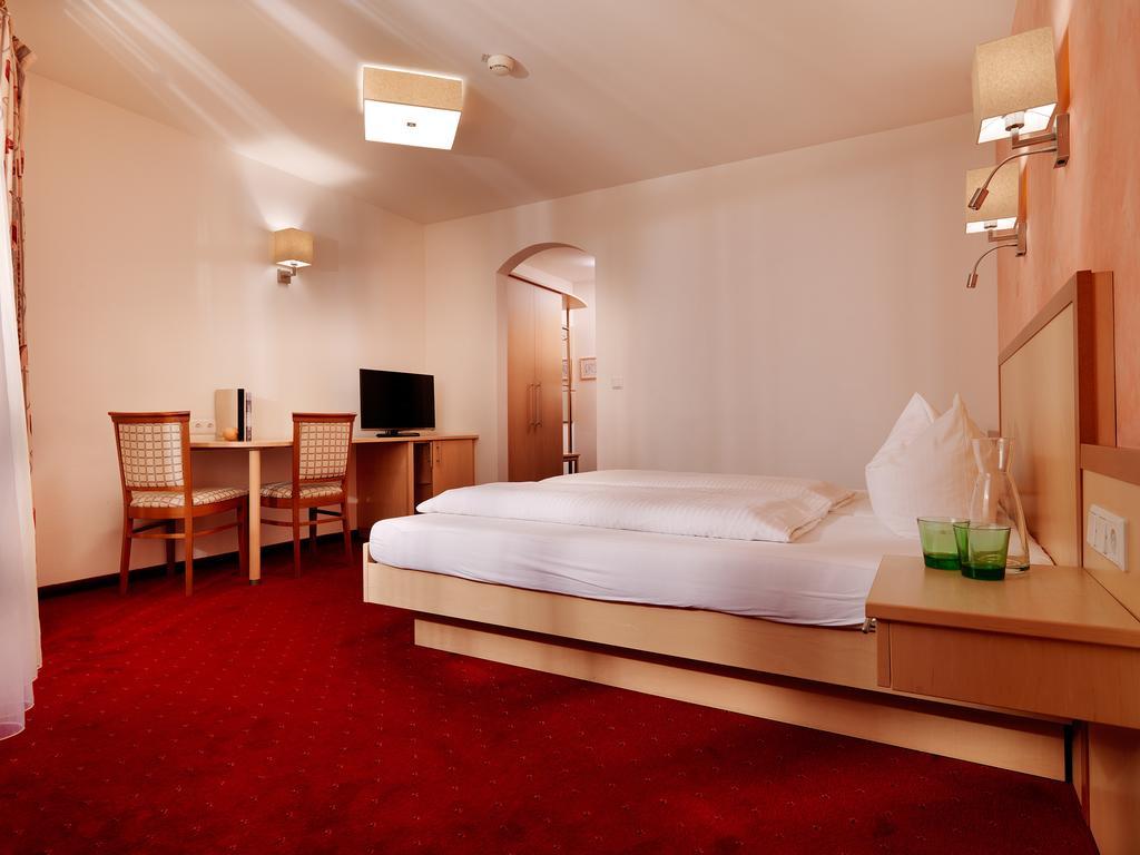 Posthotel Strengen Am Arlberg Phòng bức ảnh
